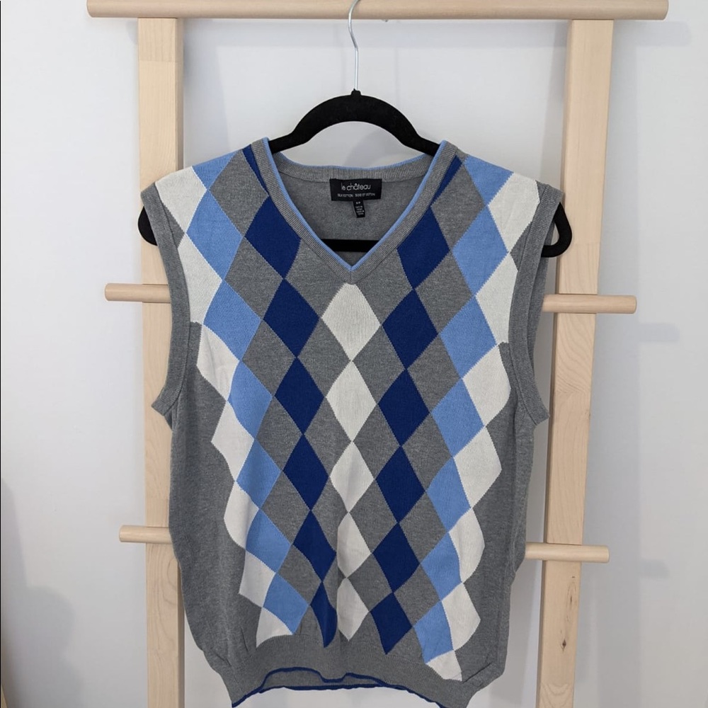 Men’s le chateau sweater vest in small